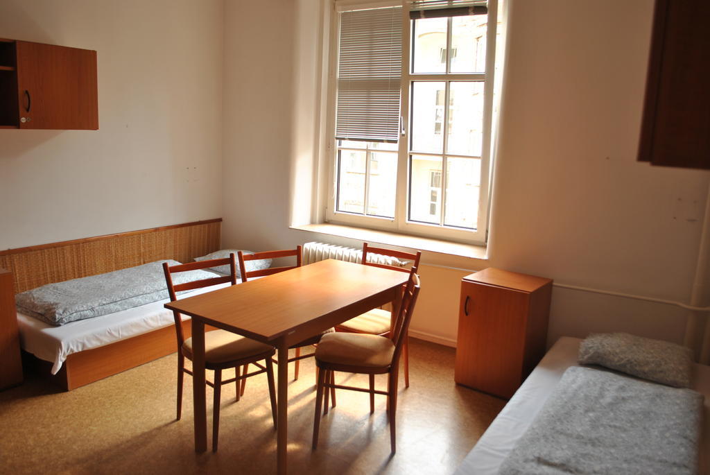 Dizzy Daisy Hostel Praga Quarto foto
