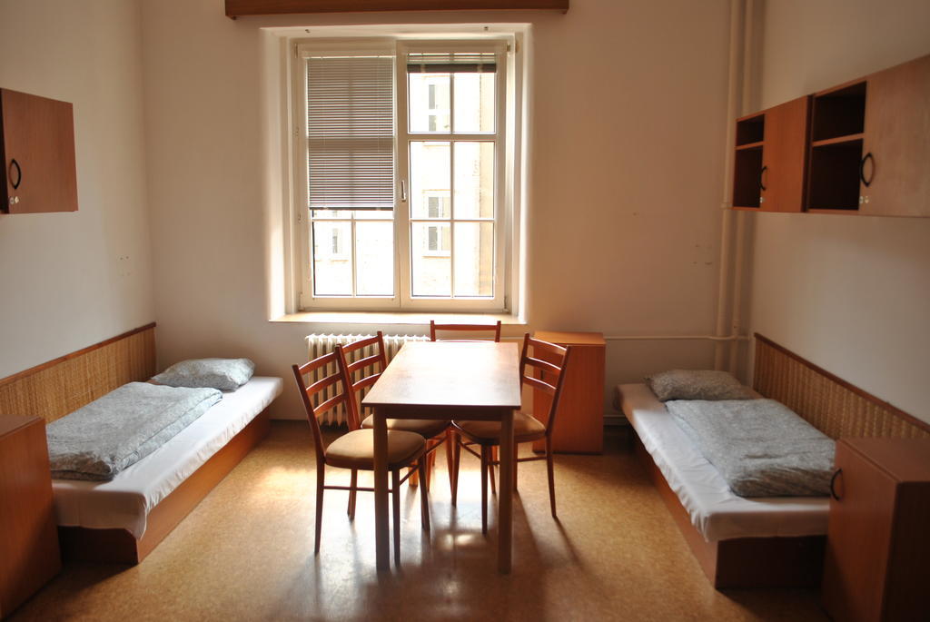 Dizzy Daisy Hostel Praga Quarto foto