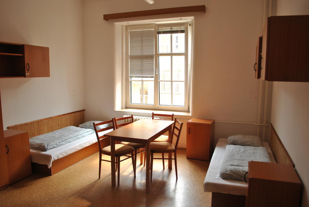 Dizzy Daisy Hostel Praga Quarto foto