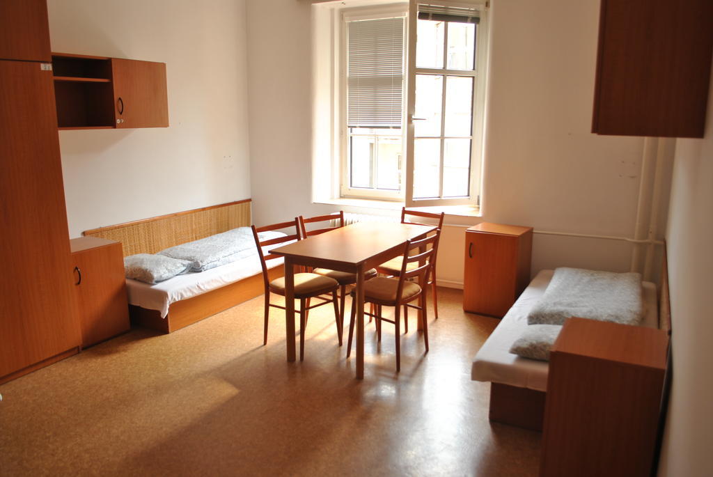Dizzy Daisy Hostel Praga Quarto foto